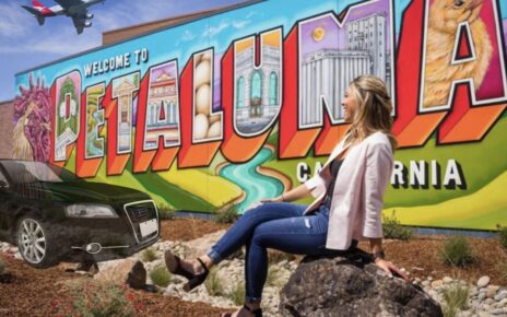 Girls is waiting for limo service from petaluma to San Francisco airport