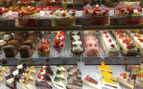 pastry restaurant business displaying cakes and desserts
