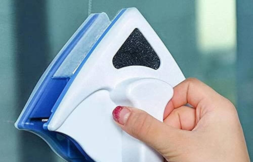 Double sided glass cleaner