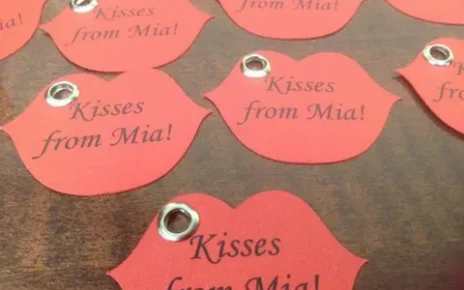 Lips Hang Tags
