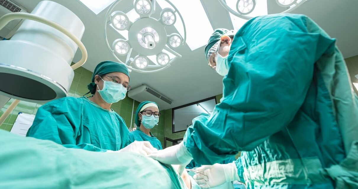 best microscopic spine surgeon in Mumbai
