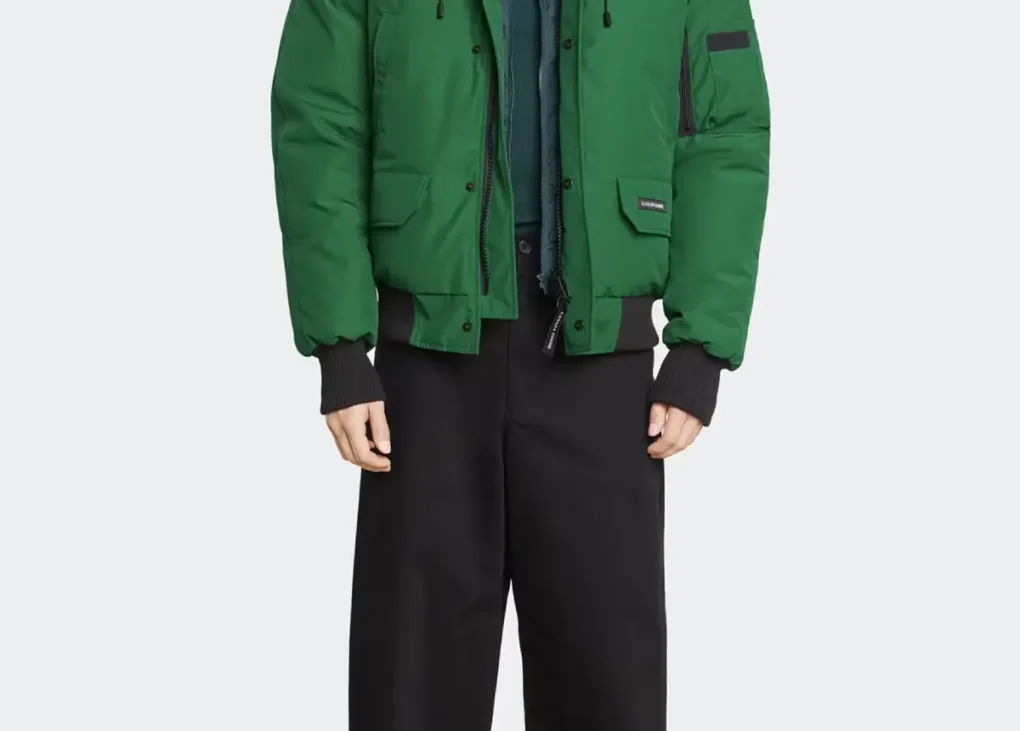 The doudoune canada goose isn’t about showing off—it’s about feeling free, warm, and comfortable during winter. You put it on, and suddenly, cold mornings aren’t a battle anymore.