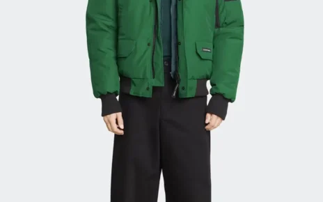 The doudoune canada goose isn’t about showing off—it’s about feeling free, warm, and comfortable during winter. You put it on, and suddenly, cold mornings aren’t a battle anymore.